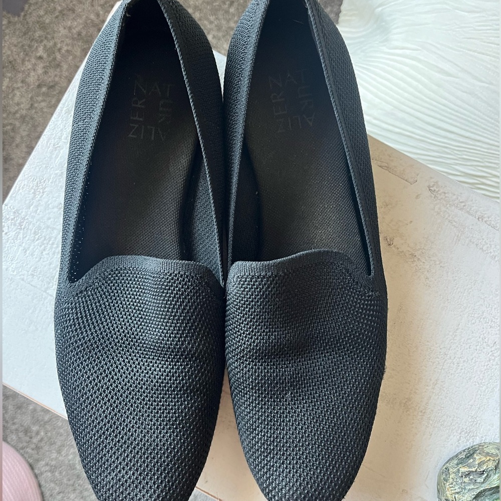 Naturalizer Women's Textured Black Flats